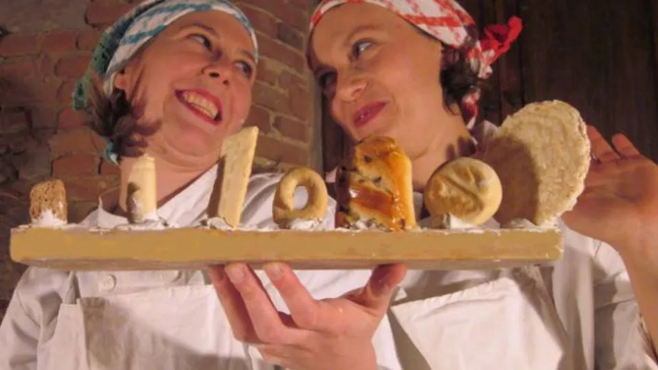 Una scena da La Furbastra al teatro di Misano