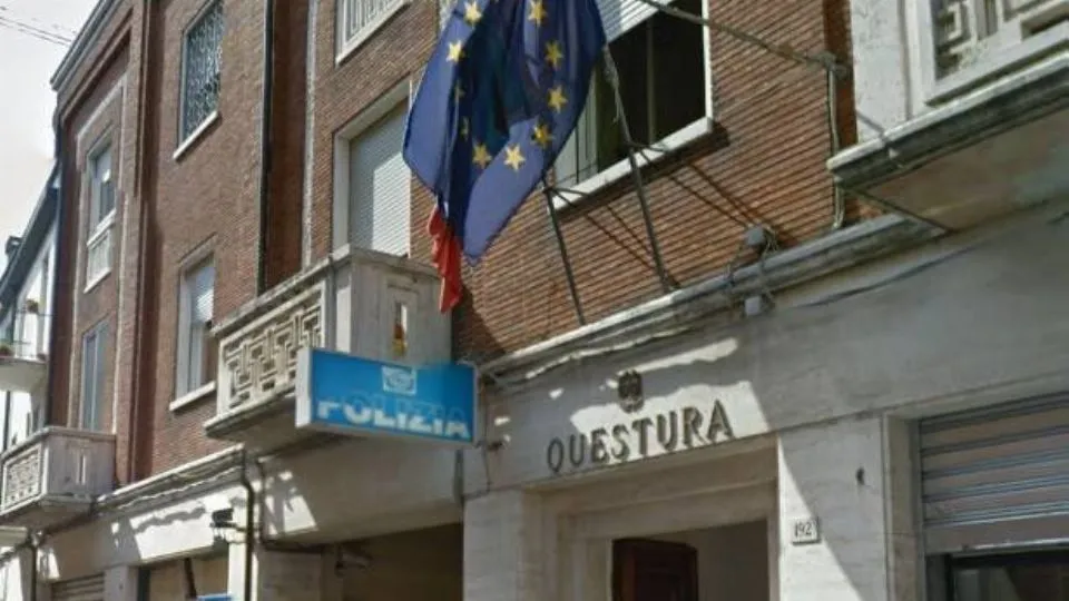 la Questura in corso d’Augusto
