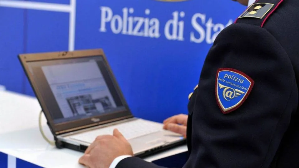 un agente della Postale