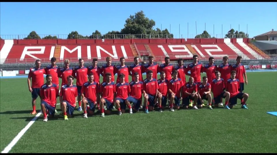 Foto di gruppo per i biancorossi al “Romeo Neri”