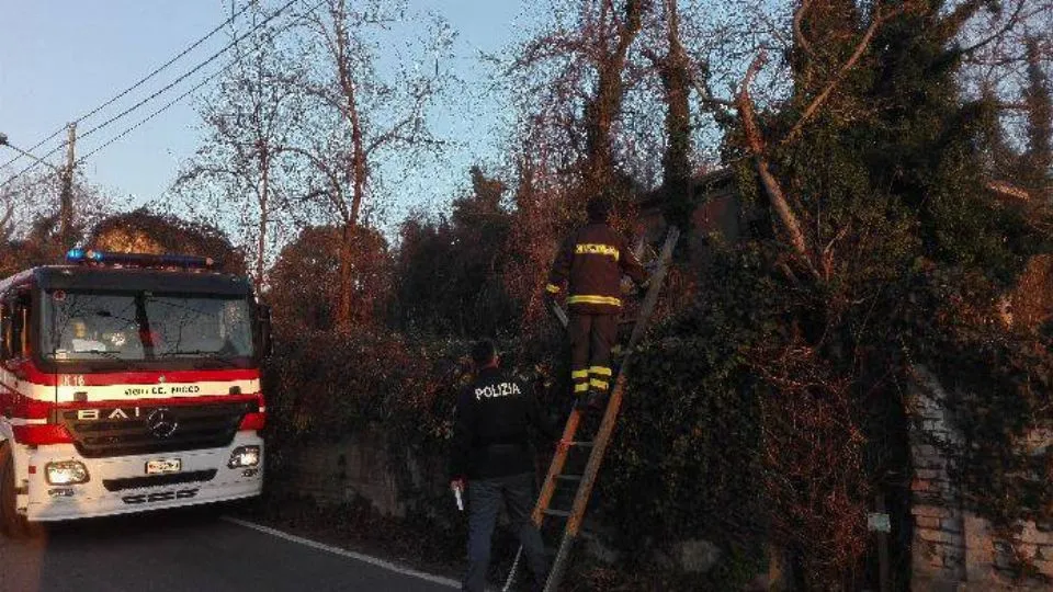 i vigili del fuoco all’opera alla ex Corderia