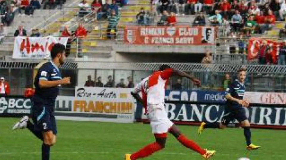 Ameth Fall con la maglia a scacchi