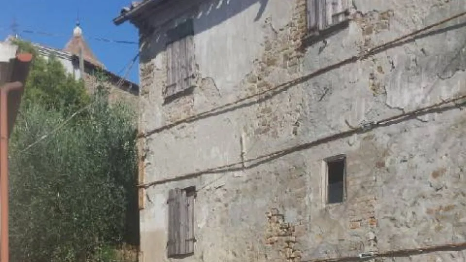l’edificio pericolante