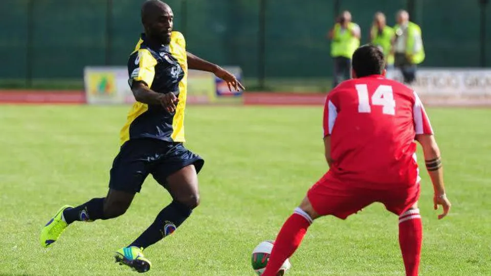 Francis Obeng in azione