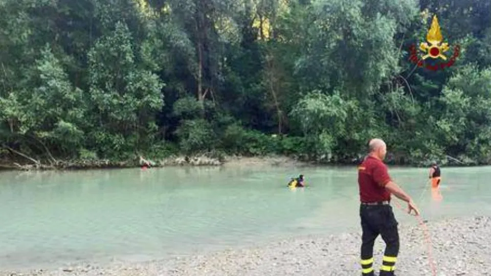Vigili del Fuoco di Pesaro alla ricerca del ragazzo