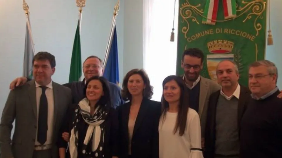 foto di gruppo per la ormai ex Giunta