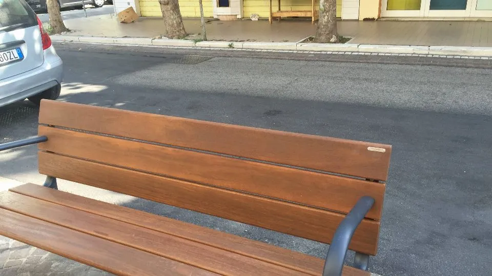 Una delle nuove panchine