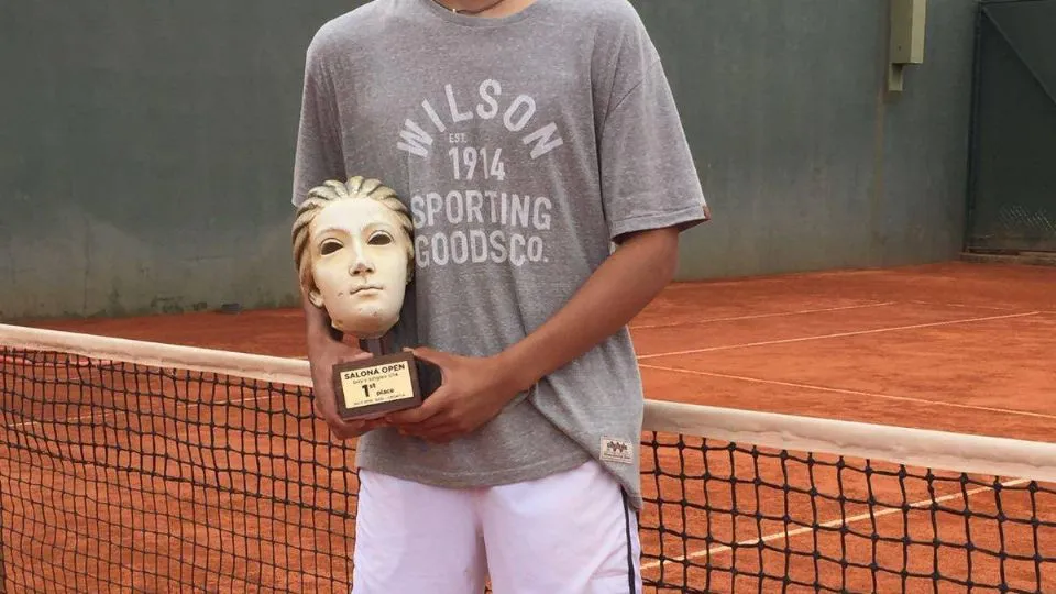 Marcello Serafini con il trofeo