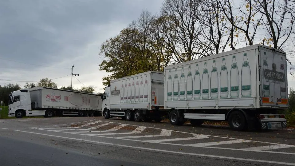 i camion con l’acqua