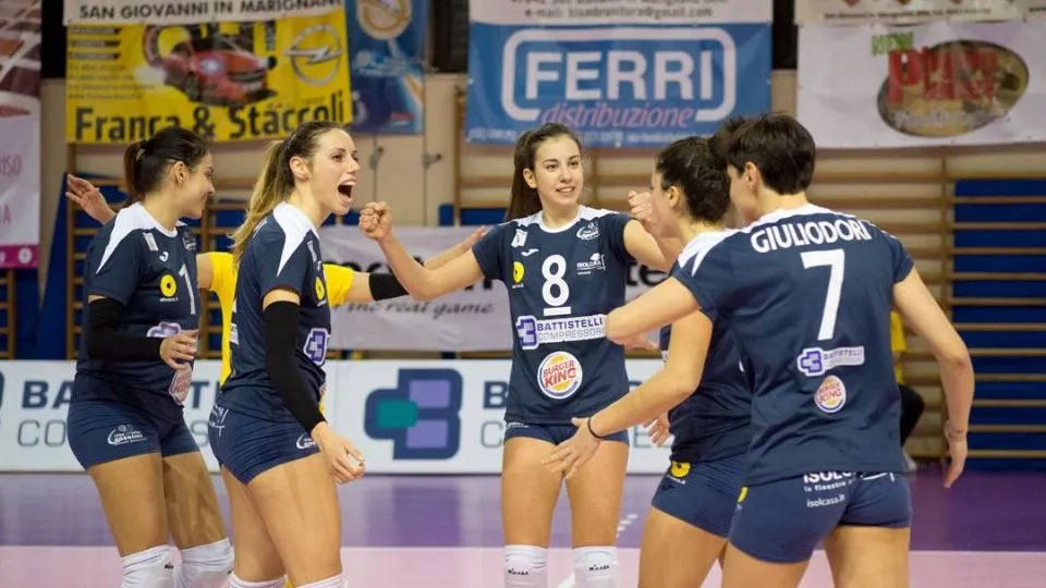 Le giocatrici della Battistelli festeggiano un punto
