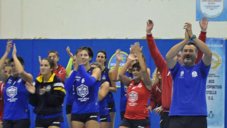 Il saluto finale a fine partita