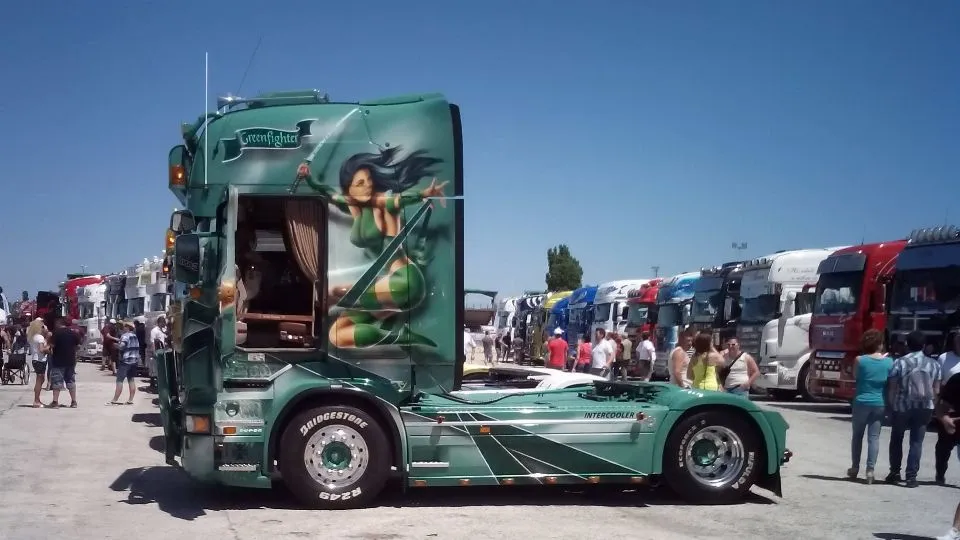 Uno dei camion decorati dell’edizione 2016