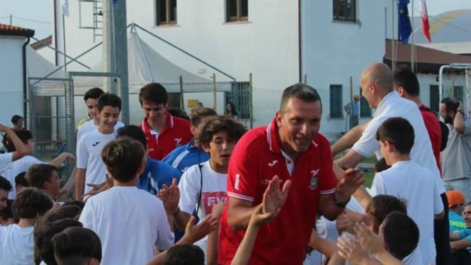 Achille Fabbri insieme ai ragazzi di Coriano