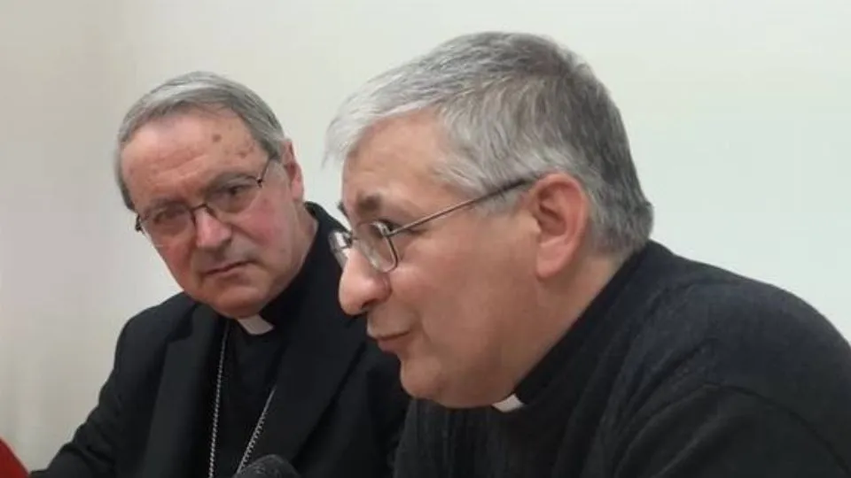 in primo piano don Maurizio Fabbri con il Vescovo
