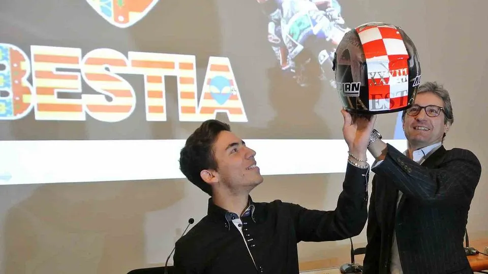 la consegna del casco
