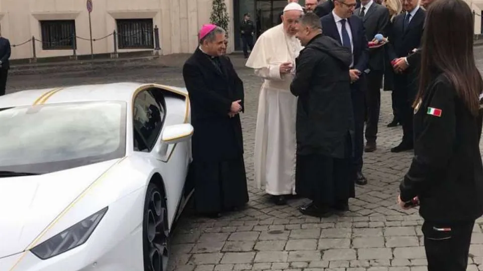 Il Papa con don Aldo Buonaiuto (foto In Terris)
