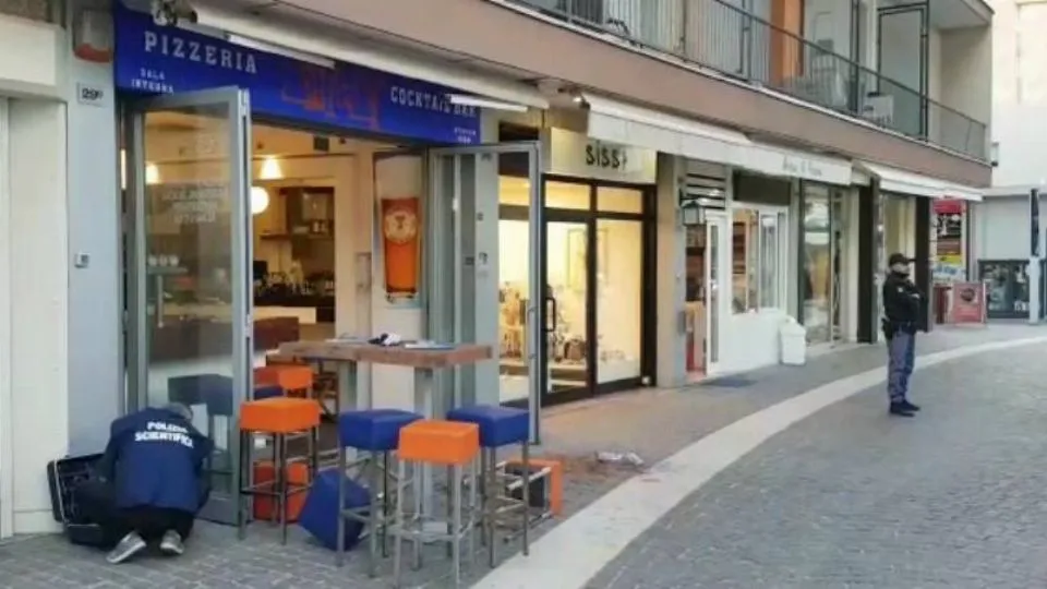 la Polizia sul posto (dal video Adriapress)