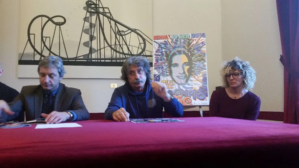 il tavolo alla conferenza
