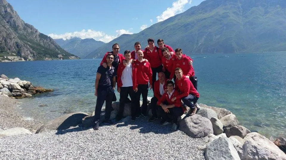 I biancorossi sul lago di Garda prima della gara
