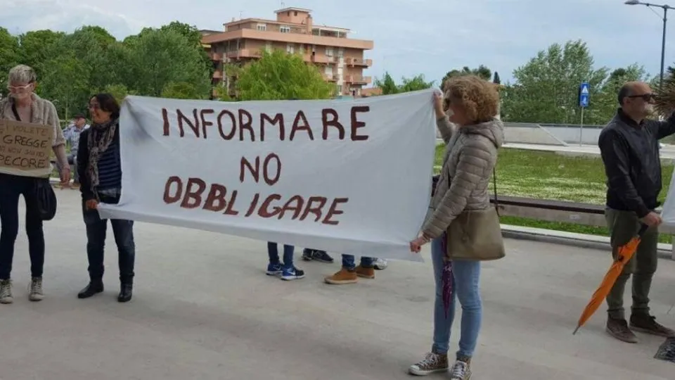 alcuni manifestanti (Newsrimini.it)