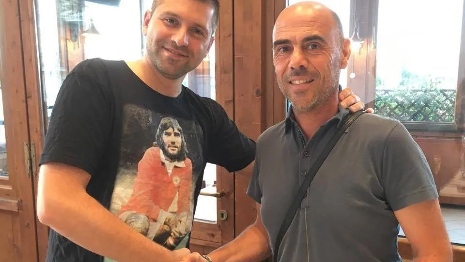 La stretta di mano tra il presidente Cameli e mister Nicolini