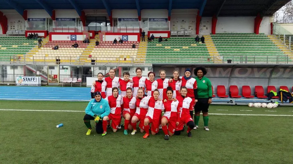 La Femminile Rimini prima della partita con il Vignola