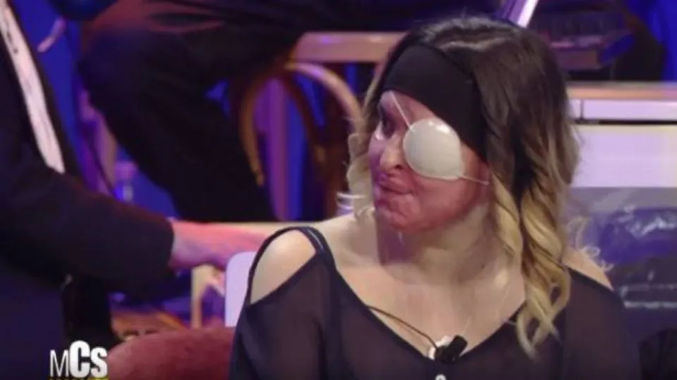 Gessica Notaro sul palco del Costanzo
