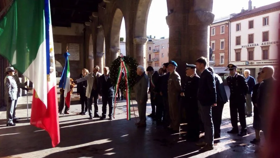 la cerimonia in piazza Cavour