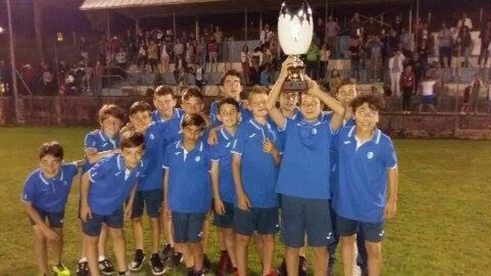 I baby gialloblu alzano la Coppa
