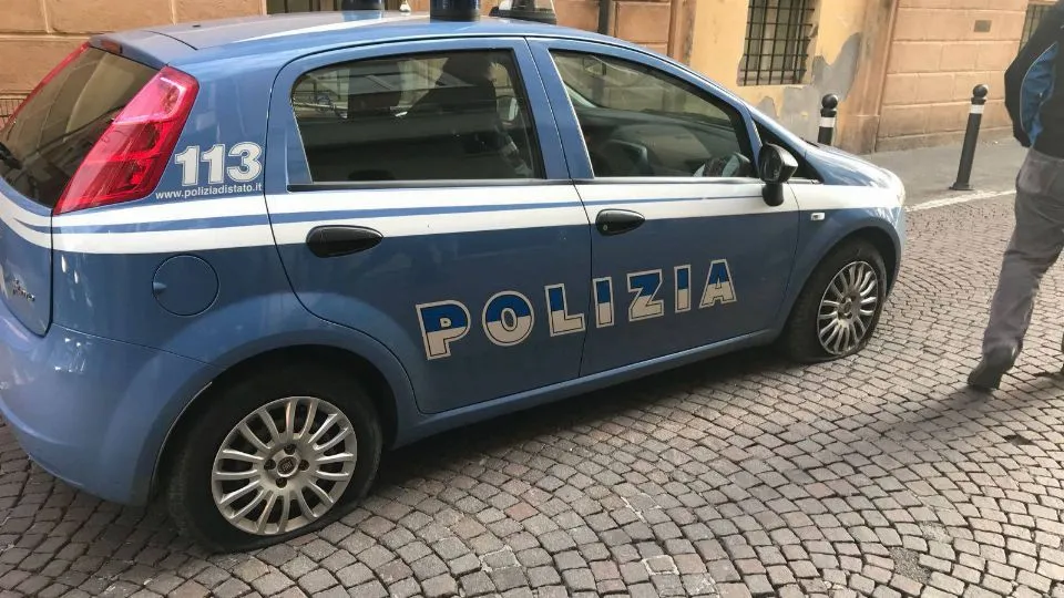 l’auto vandalizzata
