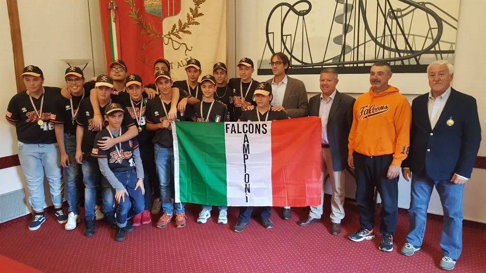 I Falcons campioni d’Italia U15 con l’assessore Brasini
