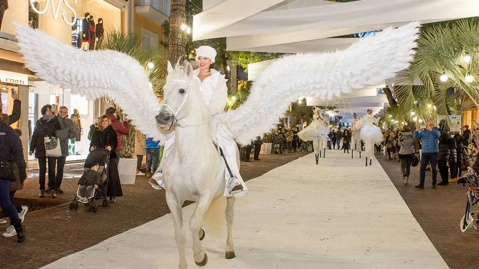 il cavallo alato Pegaso che ha inaugurato l’Ice Carpet

