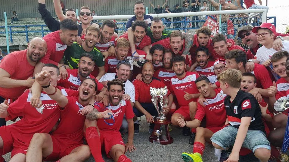 I giocatori del Rimini festeggiano