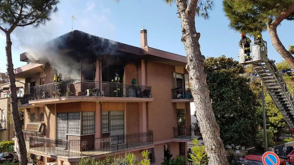 L’incendio in via Baronzio
