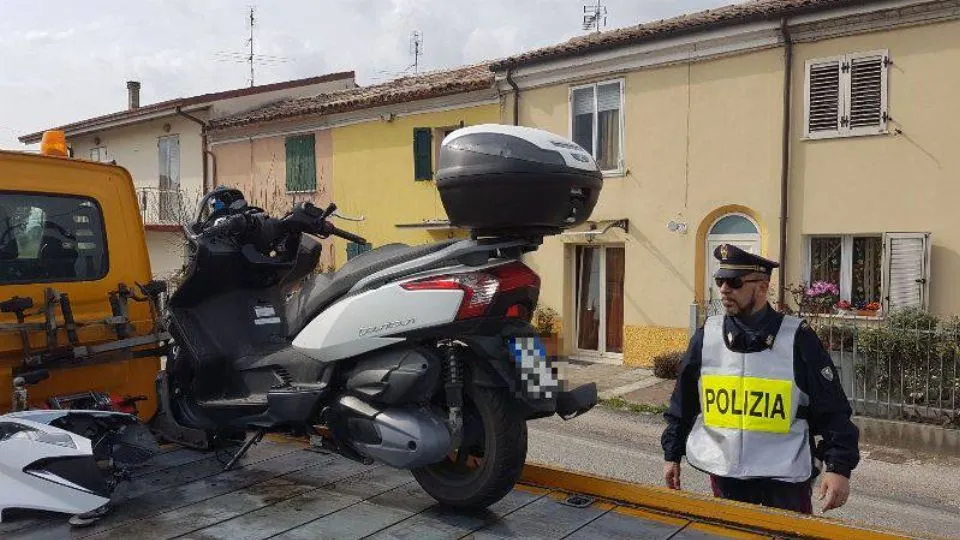 lo scooter incidentato (Adriapress)
