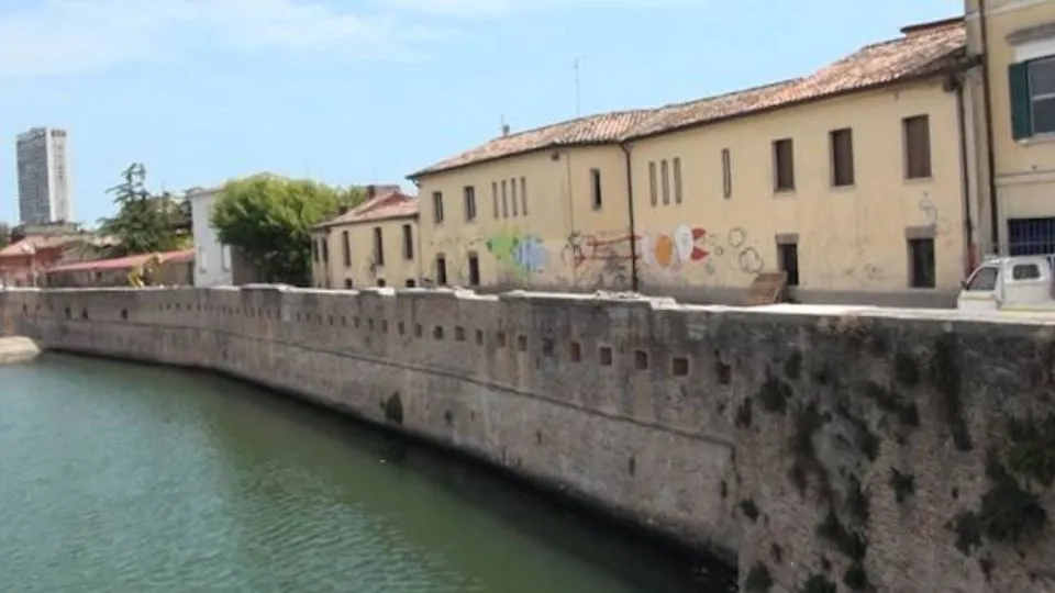 i fori sulle mura (Newsrimini)
