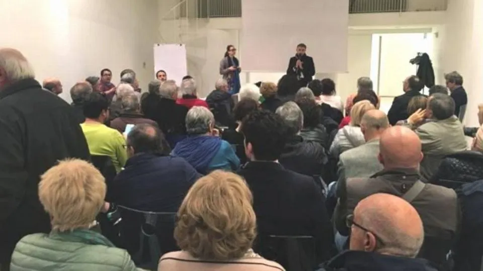 un incontro della campa per le primarie