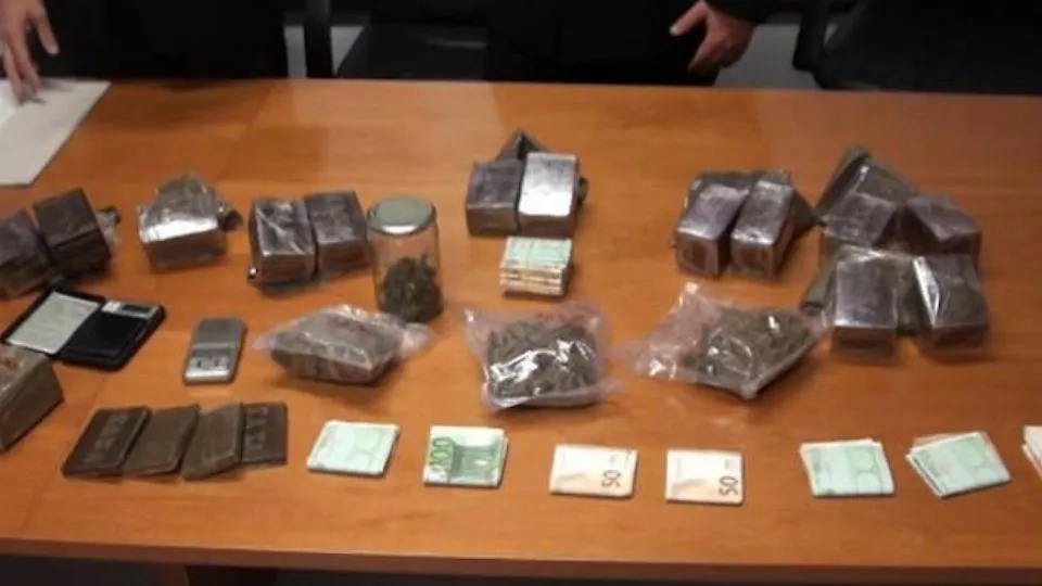 denaro e droga sequestrati