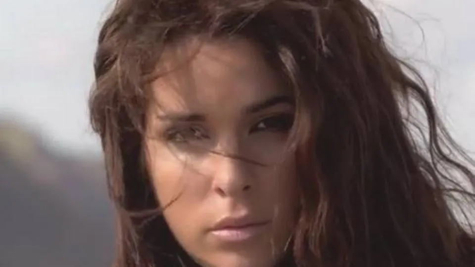 dal video “Hello” di Gessica Notaro