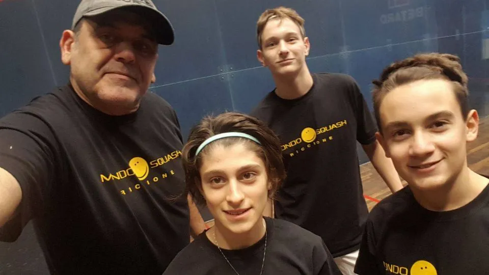 I ragazzi Mondosquash in Polonia assieme al presidente, Alain Barnham