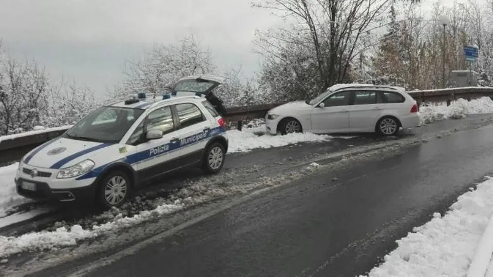 auto fuori strada a Verucchio alta
