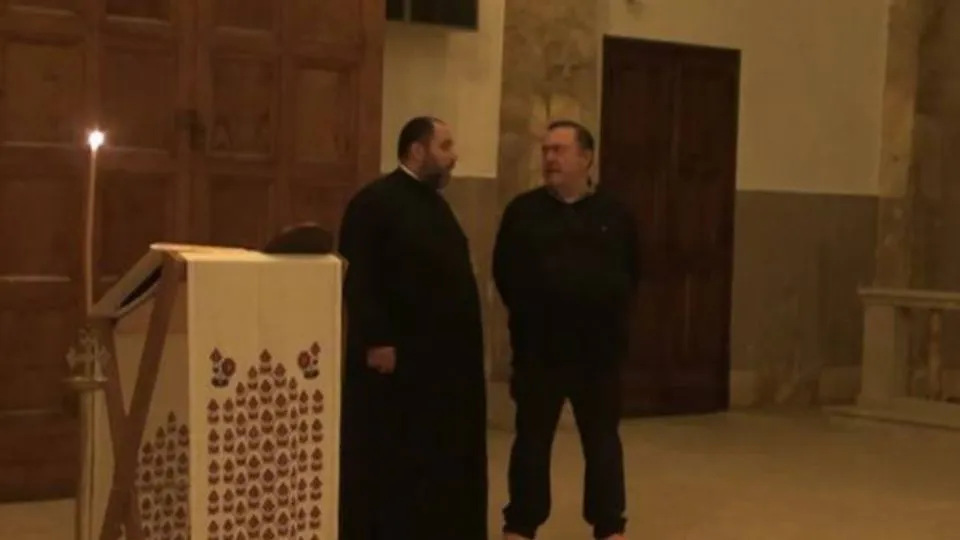 Don Danilo Manduchi e padre Marcian all’interno di Sant’Agnese