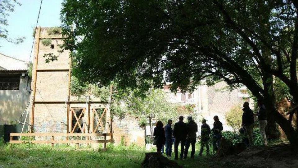 la conferenza stampa tra i resti del palazzo Lettimi nel 2017
