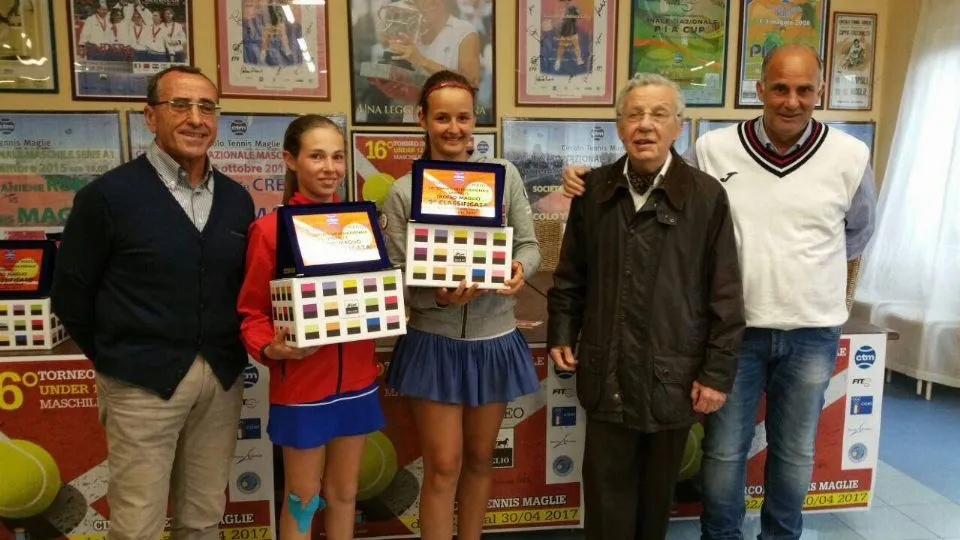 Giulia Dal Pozzo e Valentina Trevisan con gli organizzatori