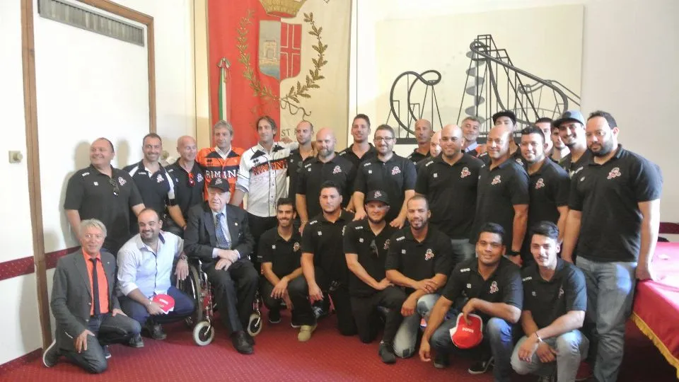 Foto di gruppo per il Rimini Baseball al termine della premiazione in Comune
