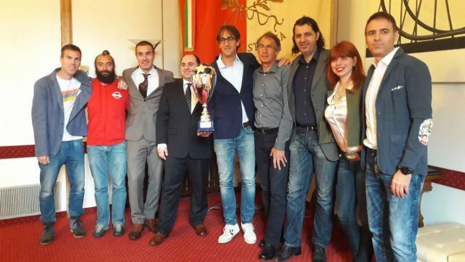 Foto di gruppo con la Coppa