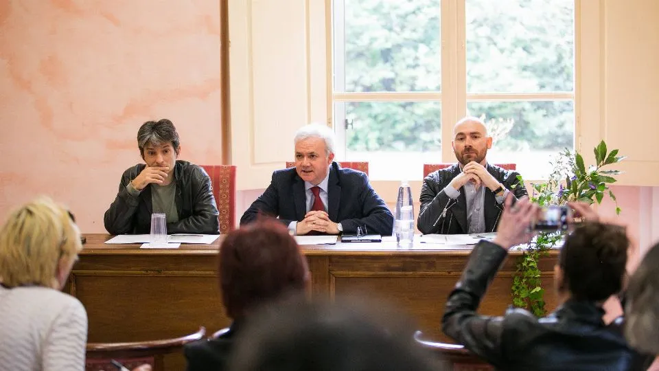 la conferenza di presentazione
