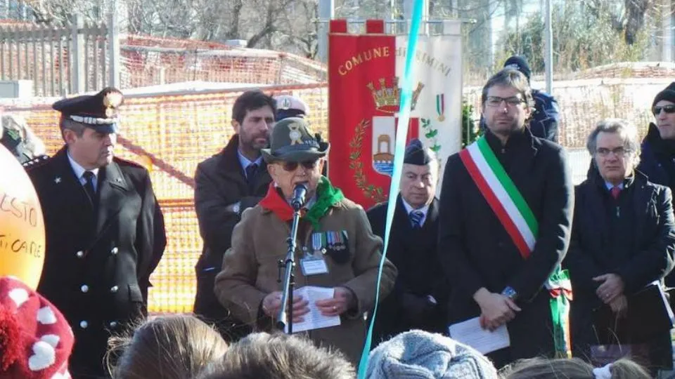 un intervento pubblico di Tamburini