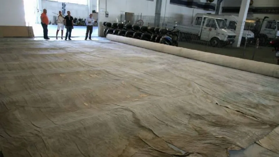 il sipario ai magazzini di via della Gazzella
