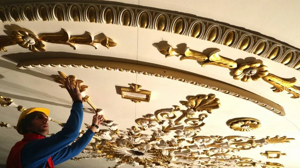 le decorazioni del Teatro Galli